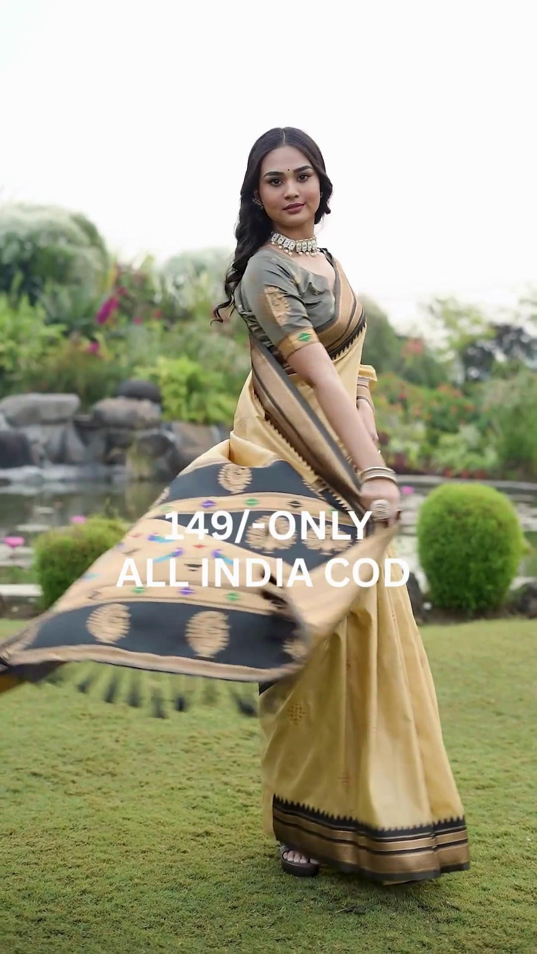Cream & Black Border Traditional Saree - Image 3